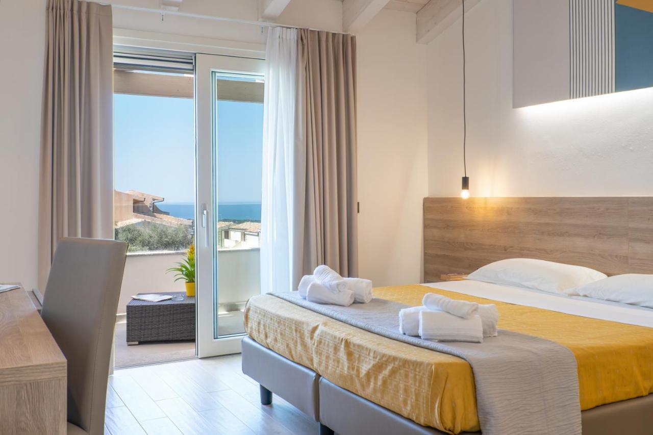 Horizon Hotel Badesi Εξωτερικό φωτογραφία